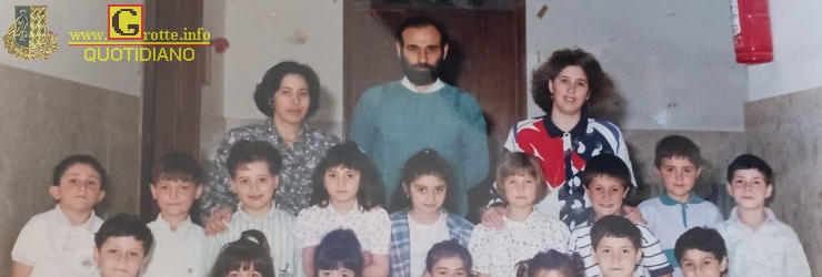 La maestra Antonella Di Mino - in alto a destra - agli inizi della carriera
