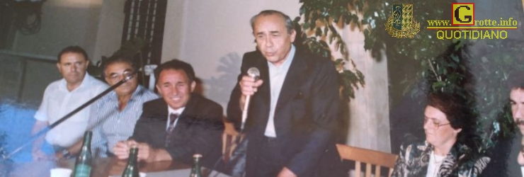 Leonardo Sciascia presiede una edizione del Premio "Racalmare"