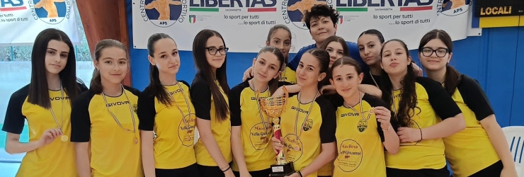 Atlete della New Star Grotte con l'allenatrice Francesca Cusumano
