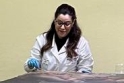 La dott.ssa Sofia Sanfilippo durante un restauro