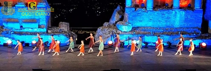 La "Pas de Danse" sul palco del Teatro Greco di Taormina