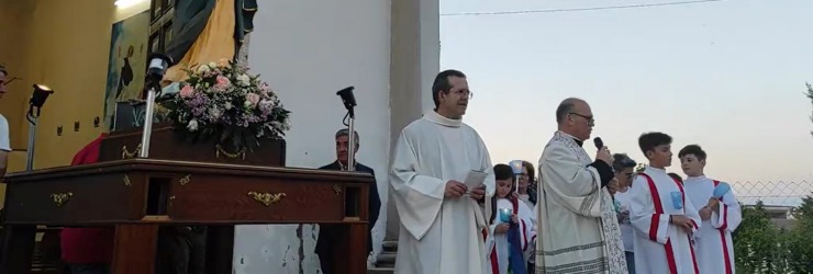 Maggio: processione "aux flambeaux" verso la Madonna delle Grazie
