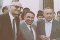 Al centro della foto: Gesualdo Bufalino, Gaspare Agnello e Leonardo Sciascia
