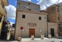 Distrutto vaso dinanzi al Cine-Teatro "Antonio Liotta"