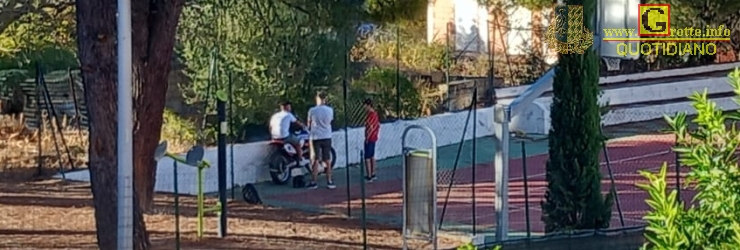 Atto vandalico nel campetto San Rocco: incursione di motociclette e mini moto