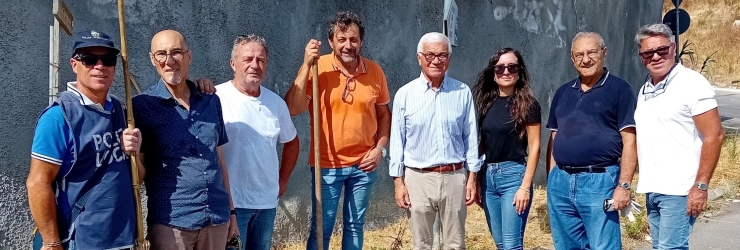 Racalmuto. L'Amministrazione comunale pulisce rotatoria sulla SS 640