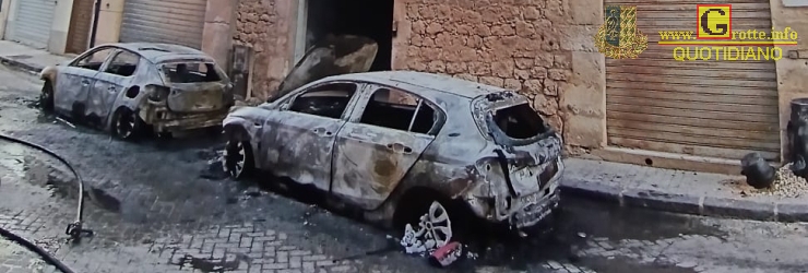 A fuoco due autovetture a Grotte, in Via Francesco Crispi