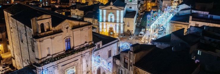 "Un ponte tra pietra e luce: la Settimana Santa a Grotte"