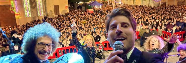 Pubblico in Piazza Marconi