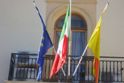 Bandiere al Palazzo Municipale di Grotte (Foto by AS)