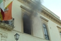 Incendio al Palazzo Comunale; in fumo la sala della Giunta Municipale.