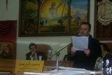 Fabrizio Moncada interpreta un brano poetico