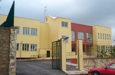 Il plesso che ospita la scuola secondaria di 1 grado dell'Istituto Comprensivo "A. Roncalli" di Grotte (Agrigento)